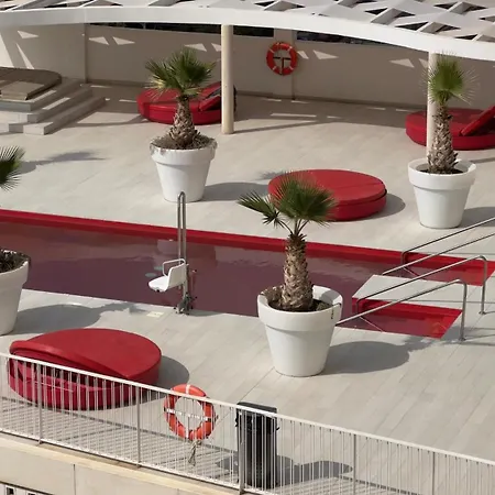 Oasis Seaview Wave Collection 2bedroom شقة